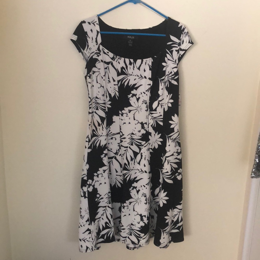 Black and white cap sleeve dress